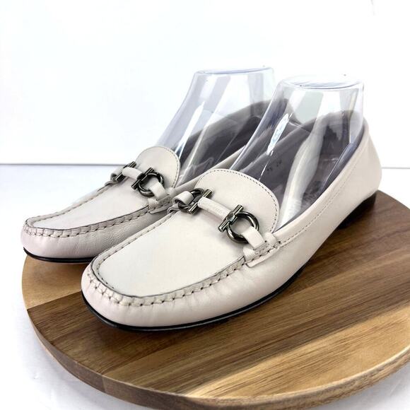 EUC Salvatore Ferragamo Off White Silver Horsebit SOFT LEATHER LOAFERS 7.5 2A - Picture 1 of 12